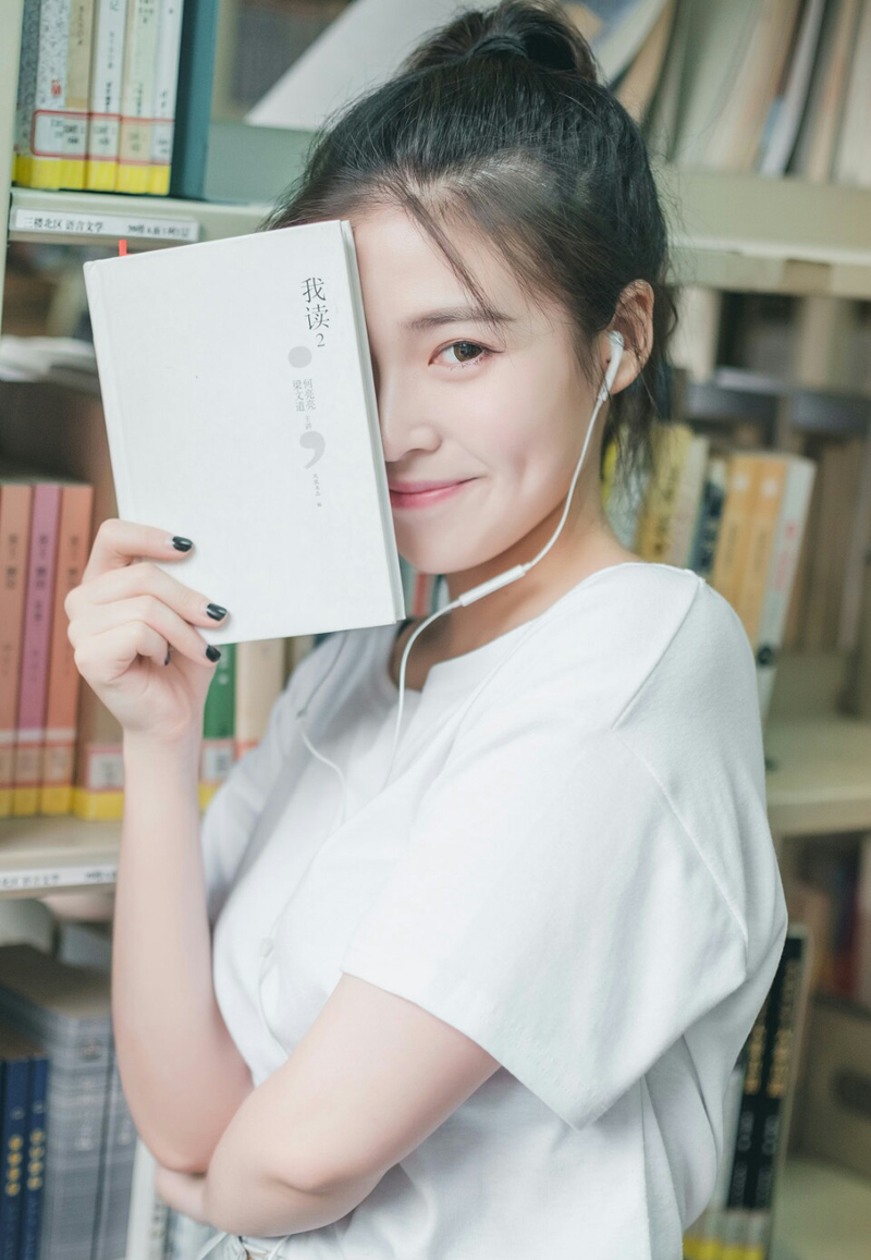 “听过，吕布麾下，前任律政司总督法衍之子，听闻也是法家传人。”马谡点点头，法正在吕布麾下名声并不如庞统、徐庶以及老一辈的贾诩、陈宫还有沮授这些人响亮，马谡知道的也不多。